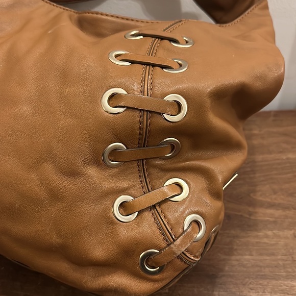 Michael Kors ⚜️ Camel Cored Hobo Bag with tassels and gold accents!! - Picture 5 of 16